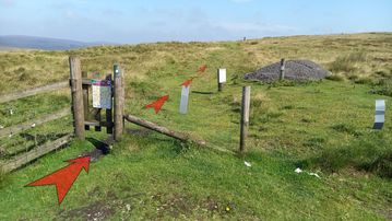 A photo of step 1 of the Axe Edge Walk route, with red arrows superimposed to show the way.