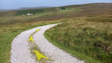 A photo of step 18 of the Axe Edge Walk route, with yellow arrows superimposed to show the way.