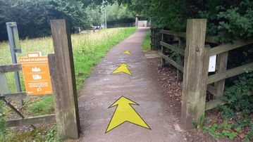 A photo of step 28 of the Bamford Edge Walk route, with yellow arrows superimposed to show the way.