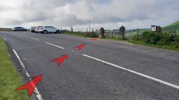 A photo of step 2 of the Burbage Rocks & Higger Tor Walk route, with red arrows superimposed to show the way.