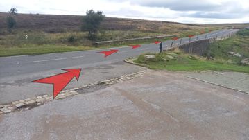 A photo of step 1 of the Burbage Rocks & Higger Tor Walk route, with red arrows superimposed to show the way.