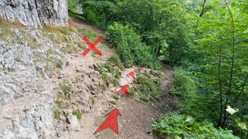 A photo of step 18 of the Chee Dale Walk route, with red arrows superimposed to show the way.