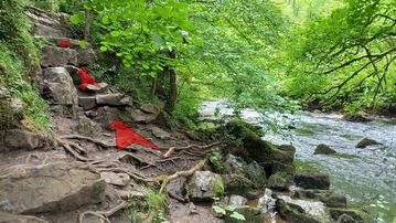 A photo of step 23 of the Chee Dale Walk route, with red arrows superimposed to show the way.