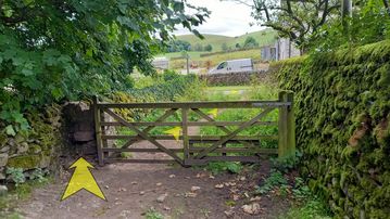 A photo of step 39 of the Chee Dale Walk route, with yellow arrows superimposed to show the way.