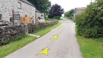A photo of step 40 of the Chee Dale Walk route, with yellow arrows superimposed to show the way.