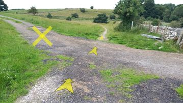 A photo of step 43 of the Chee Dale Walk route, with yellow arrows superimposed to show the way.