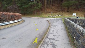 A photo of step 24 of the Fernilee Reservoir Walk route, with yellow arrows superimposed to show the way.