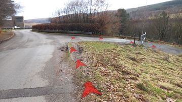 A photo of step 2 of the Fernilee Reservoir Walk route, with red arrows superimposed to show the way.