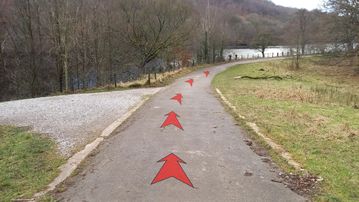 A photo of step 4 of the Fernilee Reservoir Walk route, with red arrows superimposed to show the way.