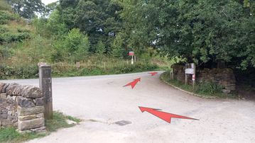 A photo of step 1 of the Lud's Church Walk route, with red arrows superimposed to show the way.