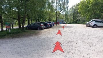 A photo of step 1 of the Shining Tor Walk route, with red arrows superimposed to show the way.