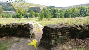 A photo of step 23 of the Shining Tor Walk route, with yellow arrows superimposed to show the way.