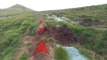A photo of step 13 of the Shutlingsloe Walk route, with red arrows superimposed to show the way.