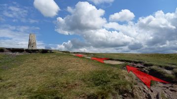 A photo of step 19 of the Shutlingsloe Walk route, with red arrows superimposed to show the way.